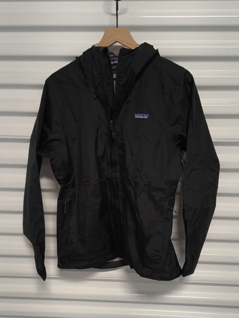 Patagonia Women's Black Full Zip Windbreaker Hooded Jacket S
